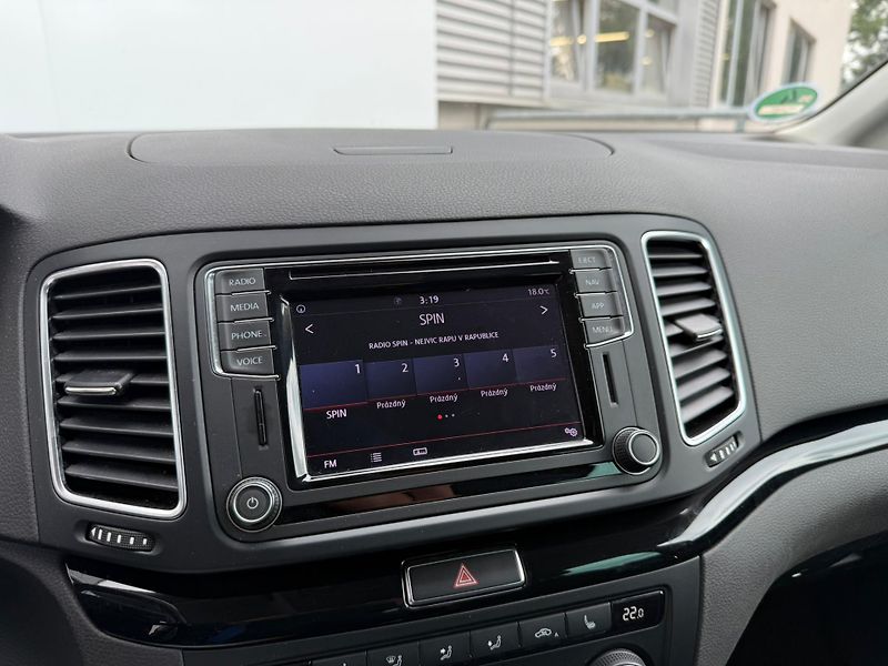 Volkswagen Sharan Highline 1.4TSI 110 kW DSG - fotka 11 z 26