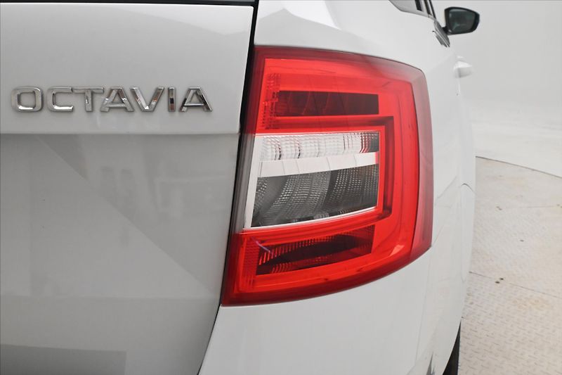 Škoda Octavia 2,0 TDI 110 kW DSG Clever Záru - fotka 29 z 30