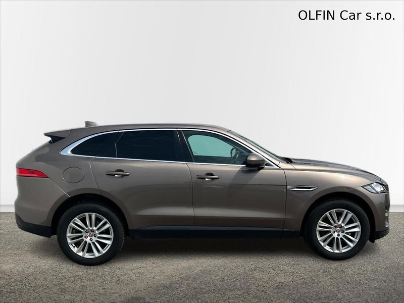 Jaguar F-Pace 2,0 D 132kW AWD PRESTIGE - fotka 3 z 27