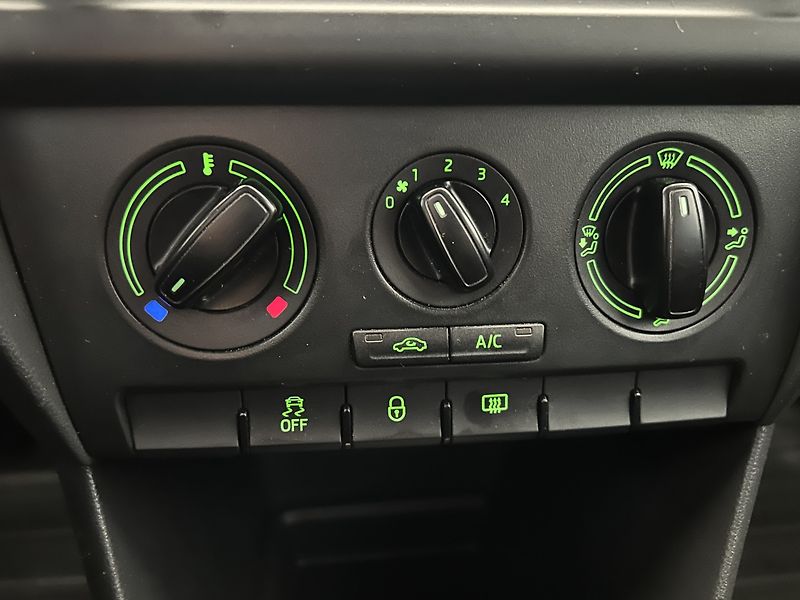 Škoda Rapid 1.2 TSi Ambition - fotka 9 z 21