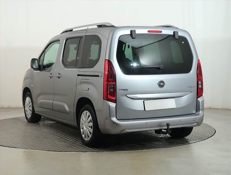 Opel Combo (2018) 1.5 CDTI, 5Míst, 1Maj - fotka 4 z 13