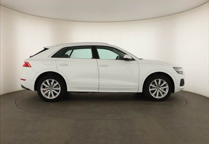Audi Q8 (2023) 55 TFSI - fotka 6 z 21