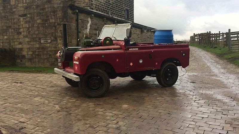 Land Rover s parním strojem namísto motoru.