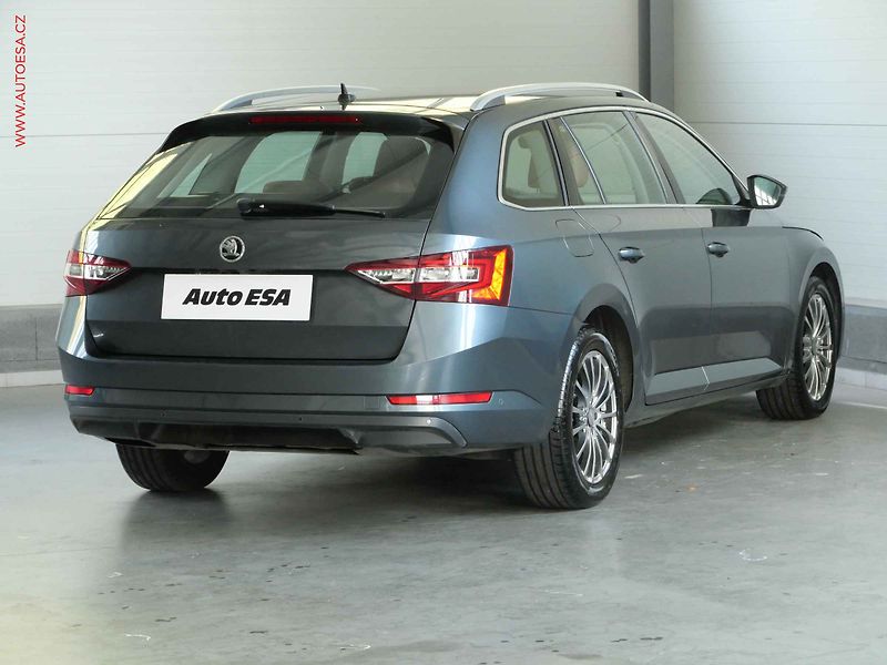 Škoda Superb (2015) 1.6 TDi, DSG, bixen, navi - fotka 4 z 22