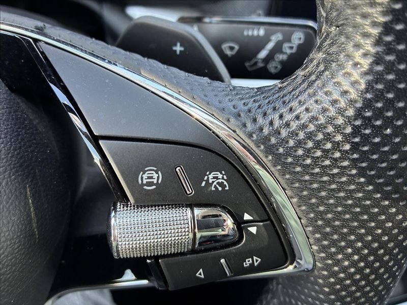 Škoda Octavia 2,0 TAŽNÉ,KŮŽE,HEAD-UP - fotka 21 z 38