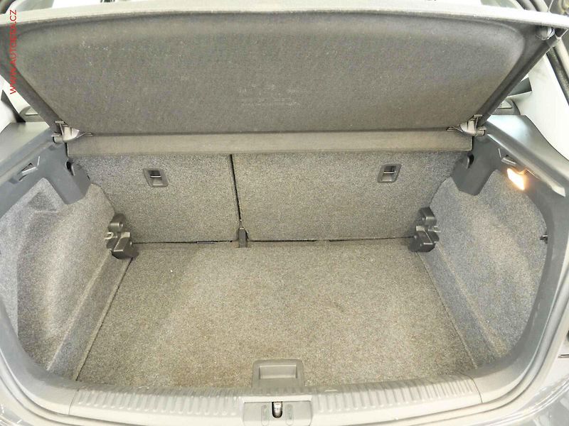 Volkswagen Polo (2014) 1.2TSi, 2.maj, AC - fotka 7 z 16