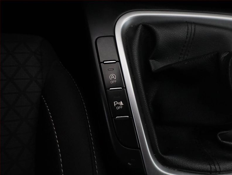 Kia Ceed (2019) 1.4 T-GDI, Serv.kniha - fotka 12 z 19