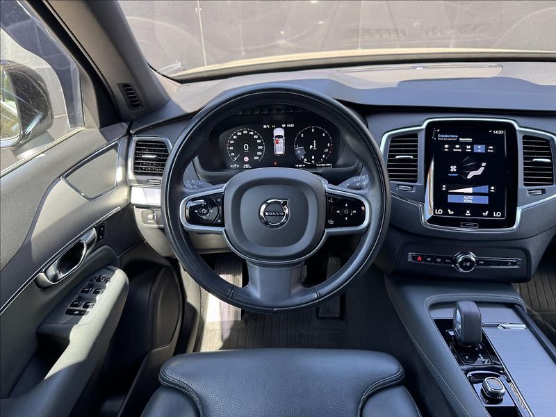 Volvo XC90 2,0 B5 AWD Momentum Pro AT ČR - fotka 16 z 33