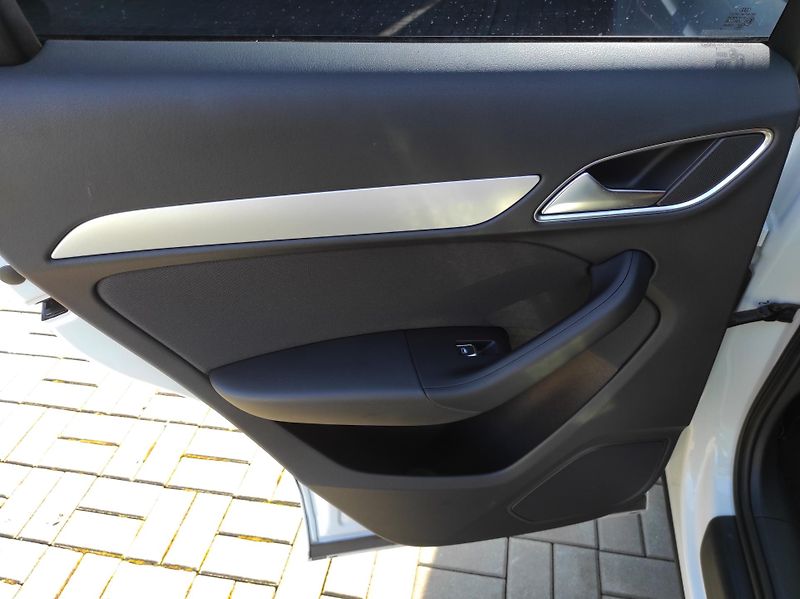 Audi Q3 2,0TDi 4x4,S-Tronic,Sport,ČR - fotka 27 z 49