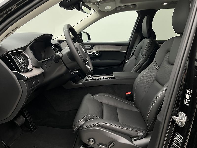 Volvo XC90 (2026) B5 AWD DARK PLUS - fotka 3 z 43