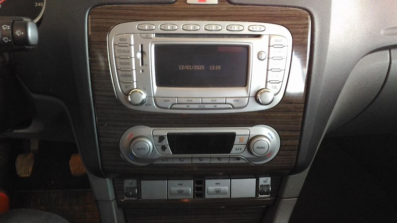 Ford Focus (2008) 1,6TDCI,80KW,XEN,ALU,NAVI,KLIM - fotka 25 z 34