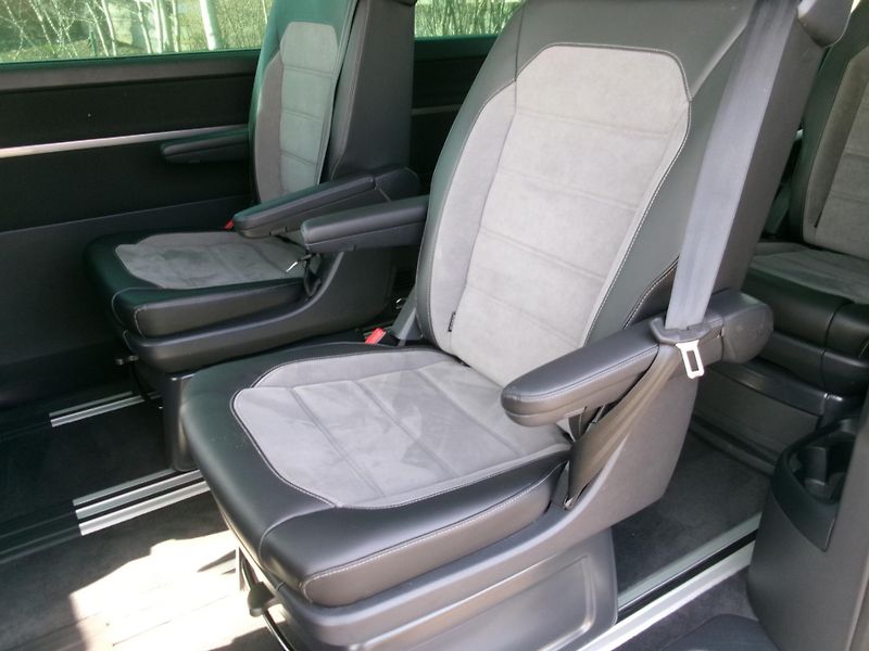 Volkswagen Multivan (2020) 2,0TDI DSG NAVI AC BT  - fotka 15 z 40