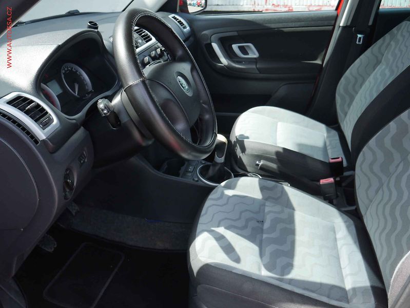 Škoda Fabia (2009) 1.6i 16V, AC, tažné - fotka 9 z 13
