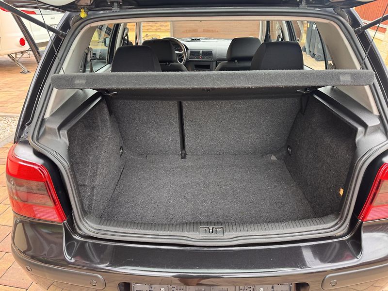 Volkswagen Golf IV 1.4i 55Kw Special - Tažný - fotka 11 z 15