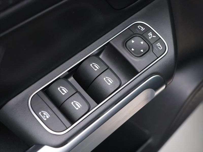 Mercedes-Benz GLB 2,0 200d 110kW 4MATIC CZ - fotka 16 z 34