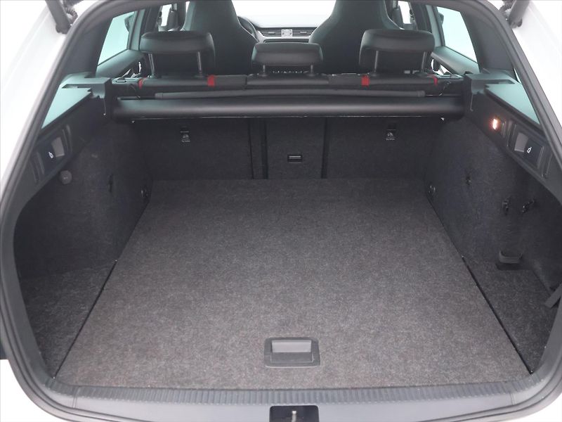 Škoda Octavia RS 2,0 TSI 169kW DSG 1.Maj. - fotka 10 z 33