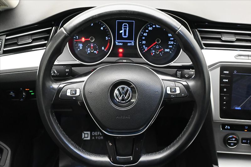 Volkswagen Passat 2,0 TDI 110 kW Navigace Záruka - fotka 18 z 31