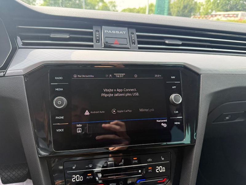Volkswagen Passat 2.0 TDI 110 kW DSG Variant - fotka 13 z 25