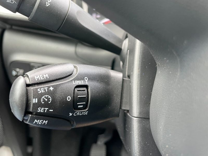 Citroën C3 (2018) Feel 1.2 PureTech 81kW! PDC! - fotka 24 z 29