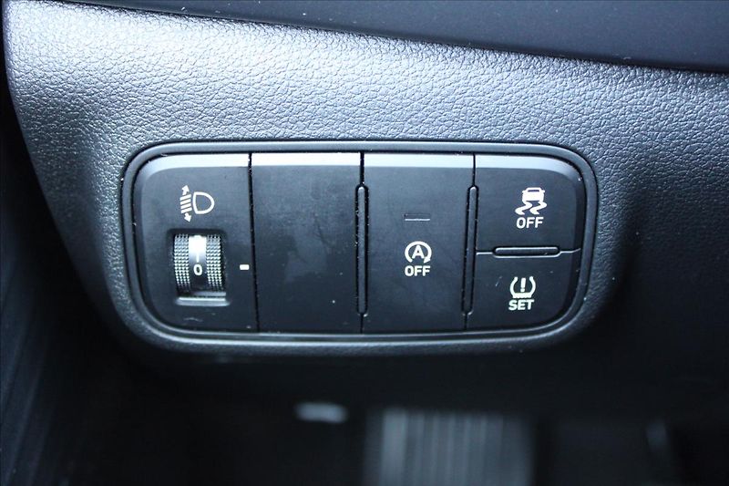 Hyundai i20 1,2 i  1MAJ,ZÁRUKA,DPH,25327KM - fotka 12 z 32
