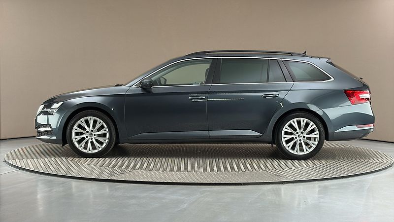 Škoda Superb 2.0 TDI DSG Ambition Combi - fotka 4 z 29