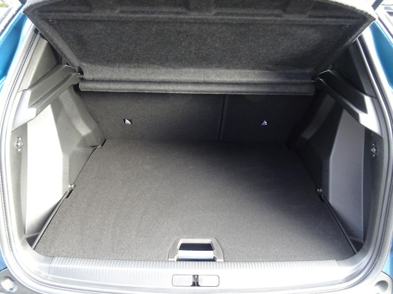 Peugeot 2008 (2026) ALLURE Turbo 100k MAN6 - fotka 11 z 44