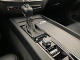 Volvo XC60 D4 AWD R-DESIGN REZERVACE - náhled 26