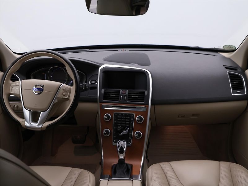 Volvo XC60 2,4 D5 169kW CZ Inscription - fotka 22 z 30