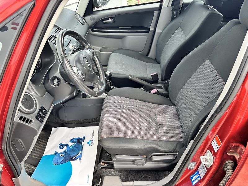 Suzuki SX4 (2007) 1.6 VVT 79KW 4x4 - fotka 17 z 26