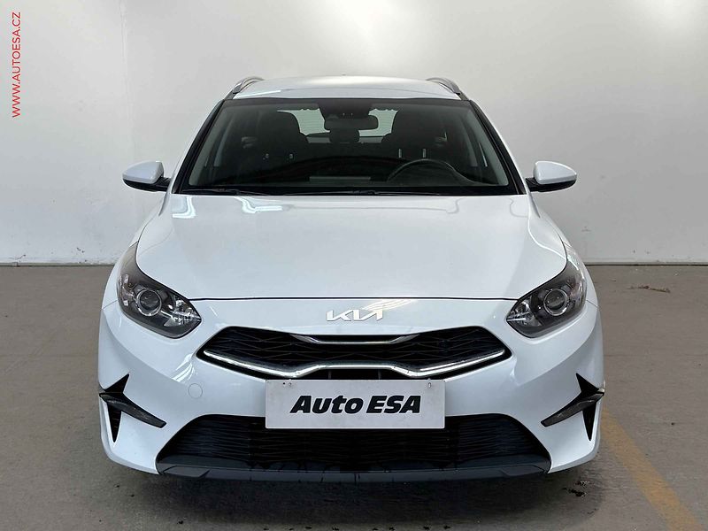 Kia Ceed (2022) 1.5 T-GDI, ČR, STK7/28 - fotka 2 z 15