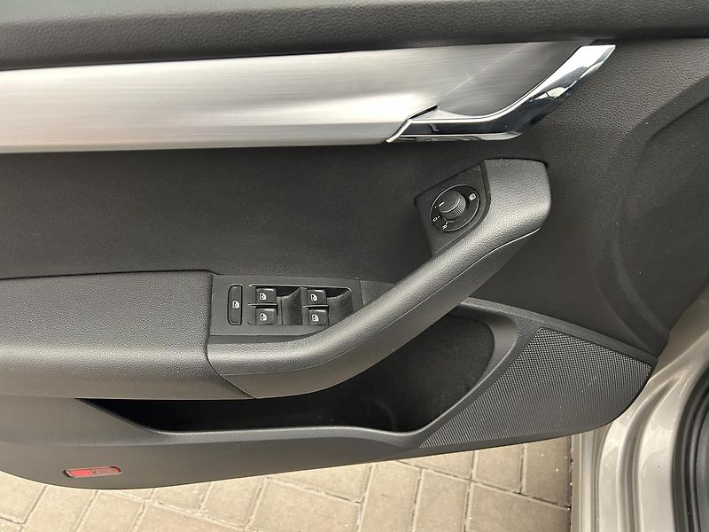 Škoda Octavia 1.0 TSI Ambition Plus Extra - fotka 14 z 22
