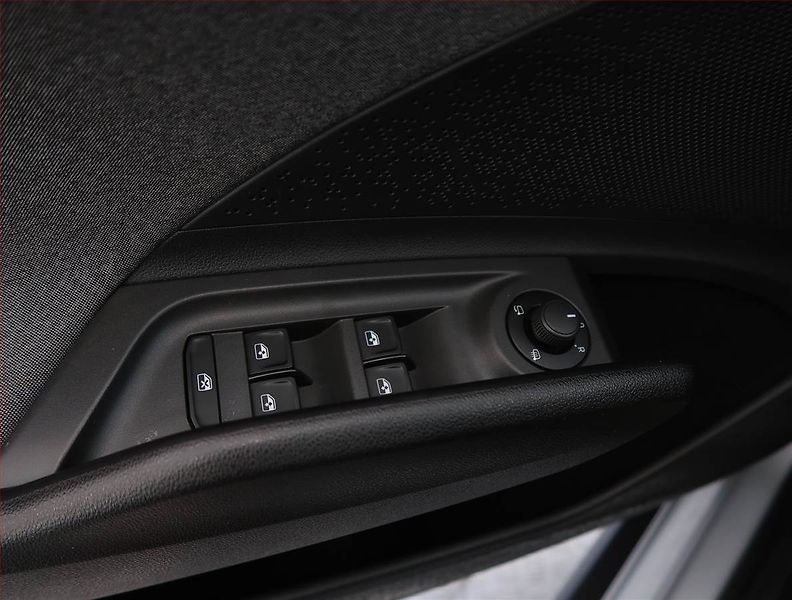 Škoda Enyaq (2023) Loft iV 80 (82 kWh), SoH 94% - fotka 24 z 28