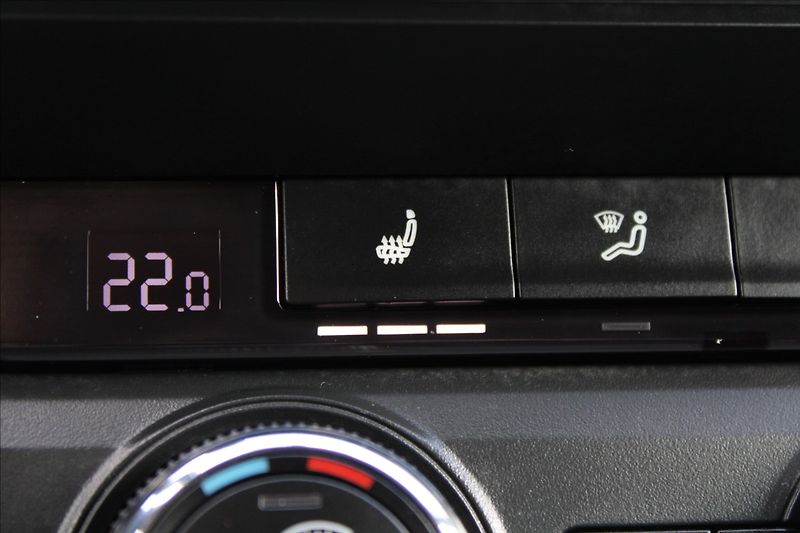 Škoda Octavia 1,6 TDI  TAŽNÉ,JOY - fotka 16 z 27