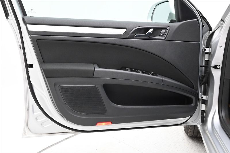 Škoda Superb 2,0 TDI 103 kW Ambition Servis - fotka 22 z 28