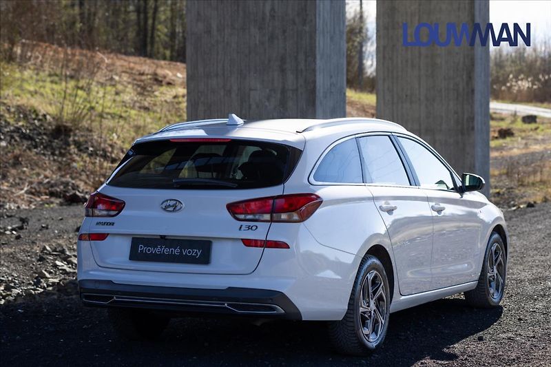 Hyundai i30 1,5 T-GDI Smart MHEV - fotka 2 z 22