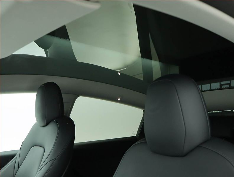 Tesla Model Y (2022) Long Range AWD 79kWh, SoH 91% - fotka 17 z 21