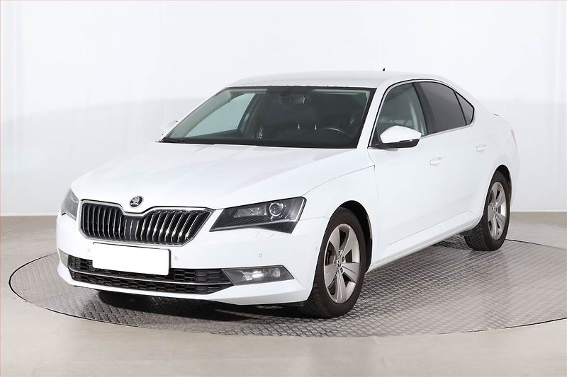 Škoda Superb (2015) 2.0 TDI, Automat, Bi-Xenony - fotka 2 z 20