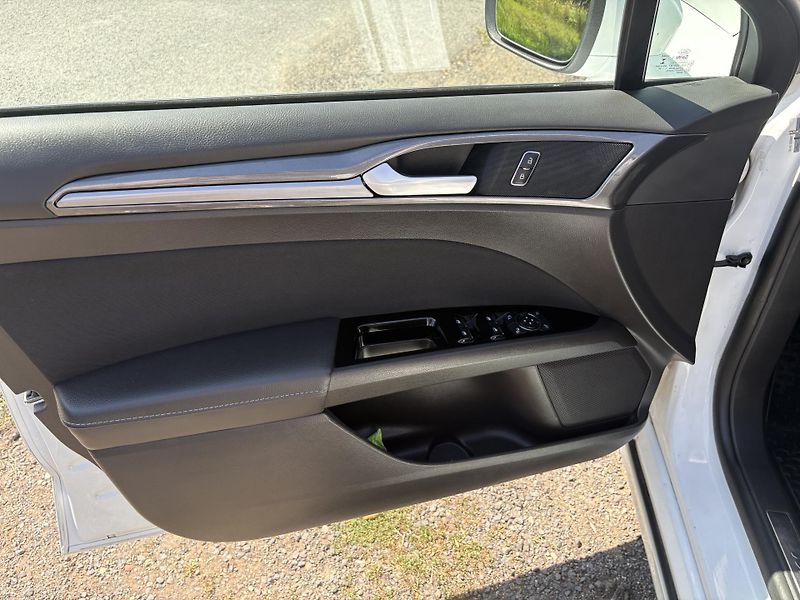 Ford Mondeo (2020) Titanium 8AT 2.0 EcoBlue -Full - fotka 16 z 34