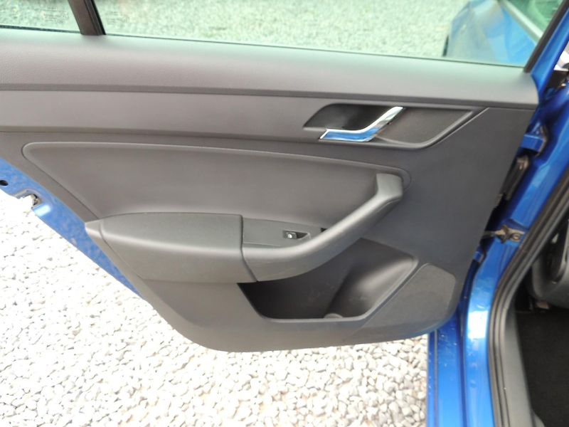 Škoda Rapid (2014) 1.2TSi,77kw,dobrá výbava,xenon - fotka 36 z 45