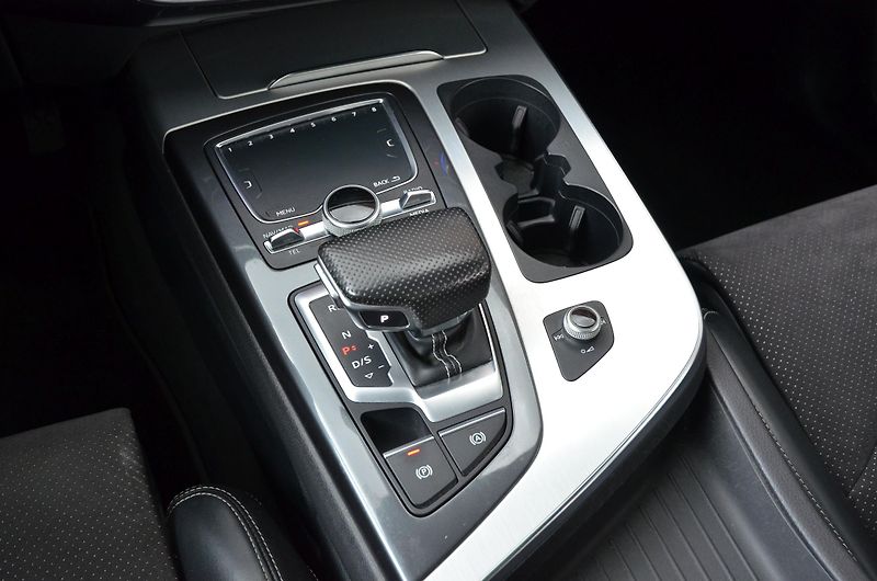 Audi Q7 (2015) 3.0 TDi Quattro S-LINE / ČR - fotka 33 z 47