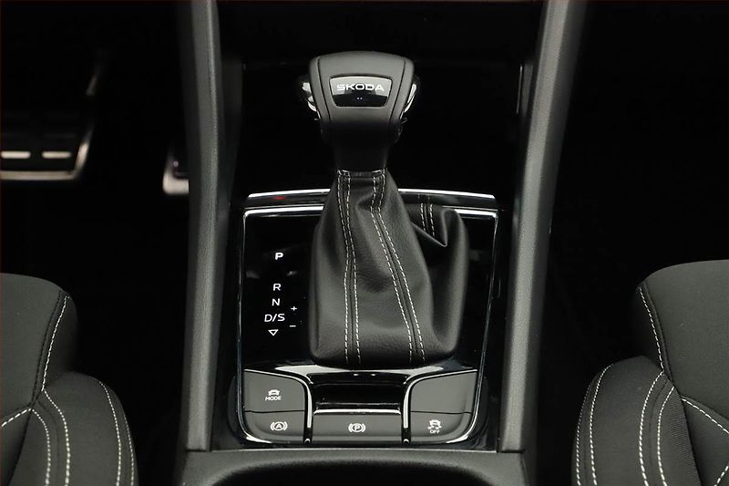 Škoda Karoq (2025) 1.5 TSI, Sportline - fotka 15 z 19