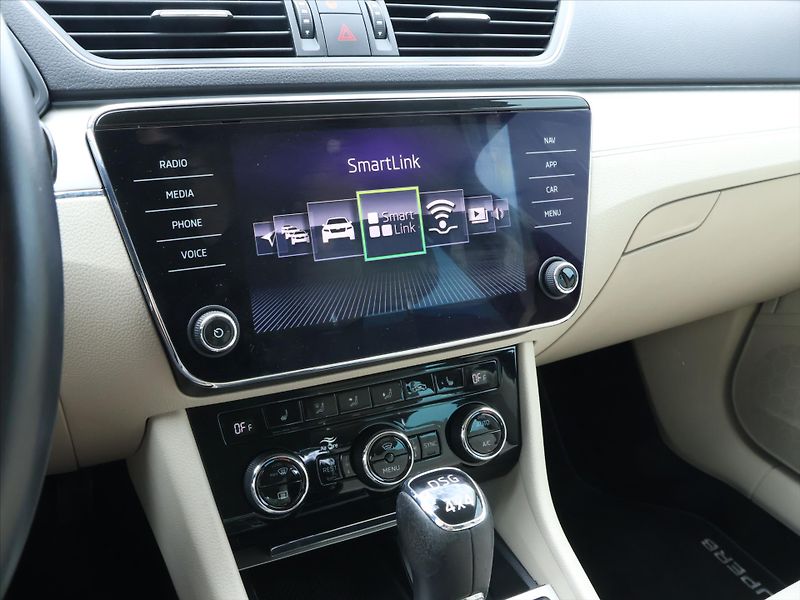 Škoda Superb 2,0 TDI 140kW DSG 4x4 Style CZ - fotka 21 z 35