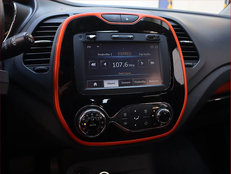 Renault Captur (2015) 1.2 TCe, Automat, Serv.kniha - fotka 12 z 18