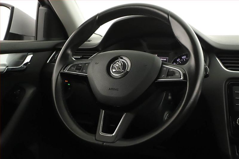 Škoda Octavia (2017) 1.0 TSI, Xenony, Tempomat - fotka 12 z 13