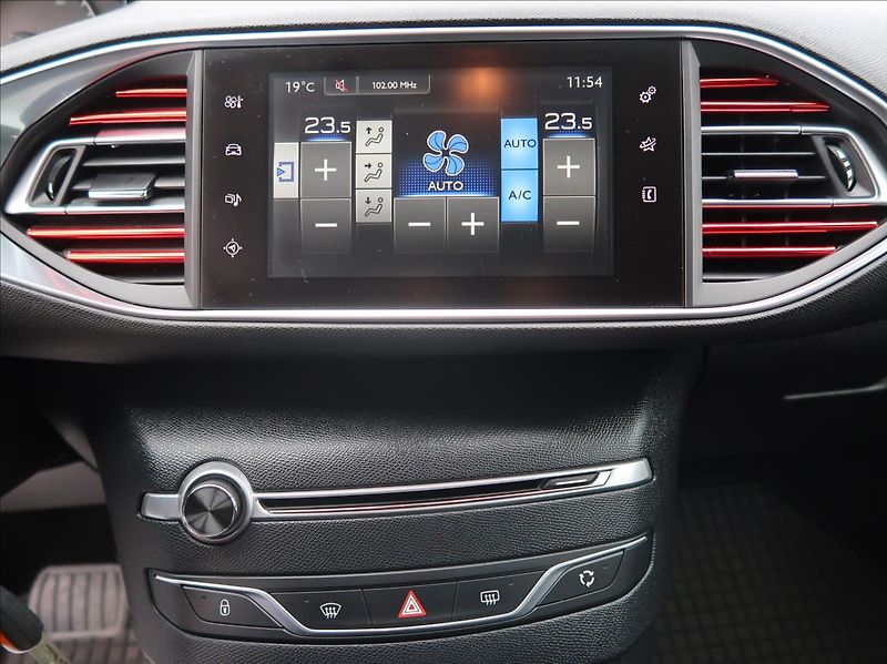 Peugeot 308 2,0 BHDi,110kW,BusinessLine - fotka 14 z 24