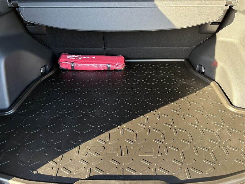 Toyota RAV4 2.5 HSD e-CVT AWD GR-Sport - fotka 12 z 25