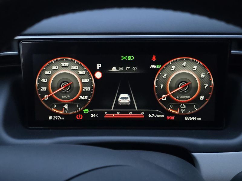 Hyundai Tucson (2021) 1.6 HEV 4x4 Style A/T - fotka 24 z 41