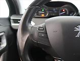 Peugeot 2008 (2017) 1.2 PureTech, Automat, ČR - náhled 16