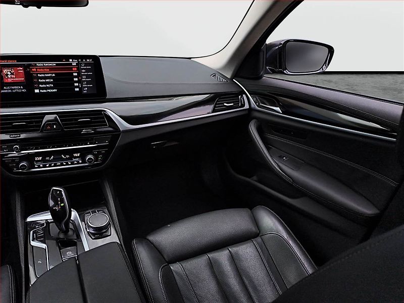 BMW Řada 5 (2023) 530d xDrive - fotka 8 z 16