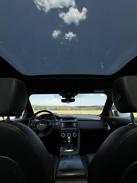 Jaguar E-Pace 2.0T 147kW AWD Sport 1.Maj  - fotka 7 z 23